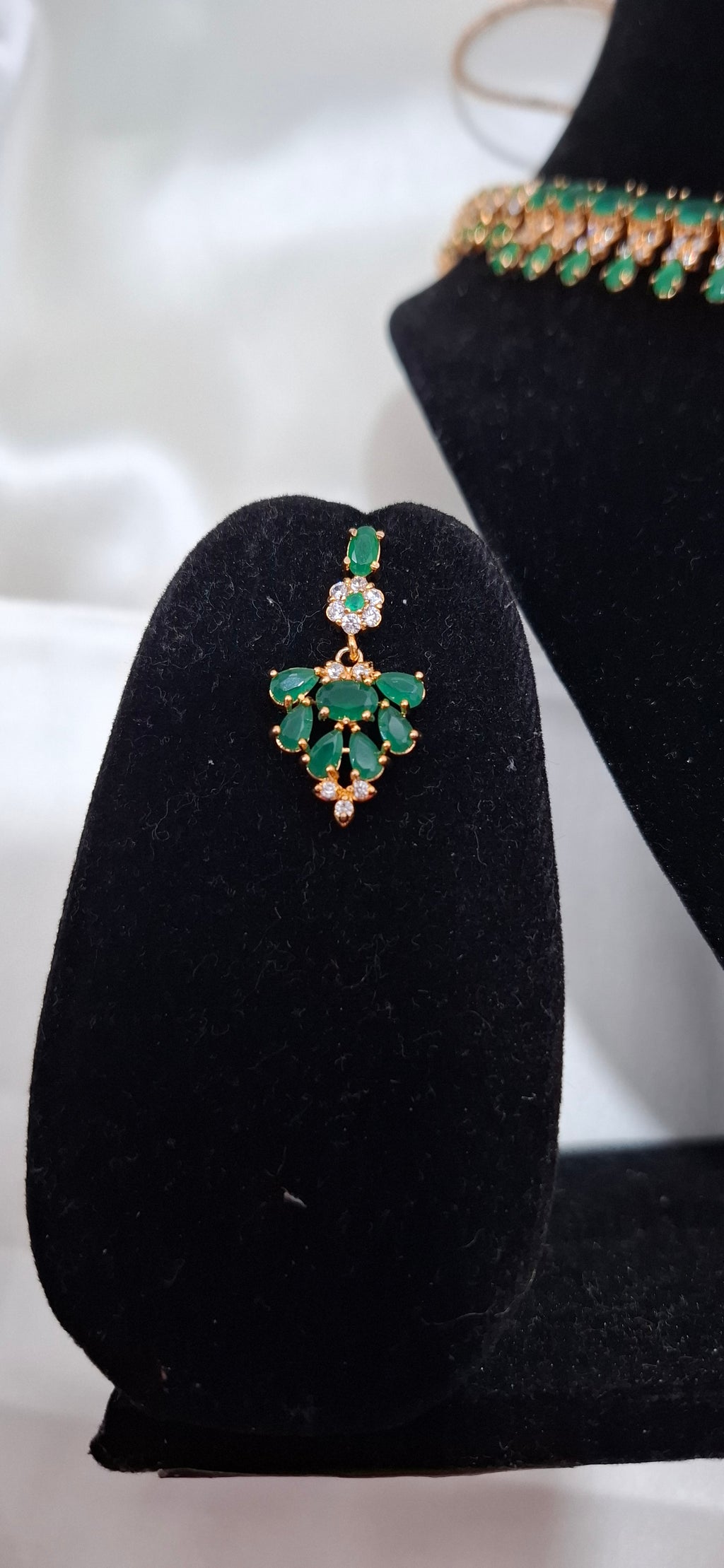Elegant Emerald Green Stone and Cubic Zirconia Gold-Plated Choker Necklace with Matching Earrings