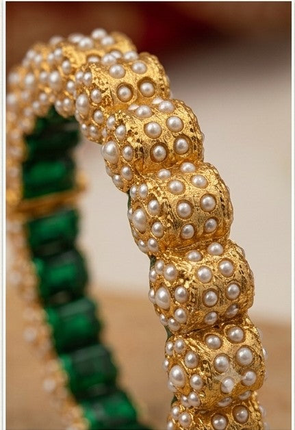 Regal Pearl Cluster Openable Kada